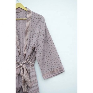 Bata de baño de seda India para mujer, Kimono con estampado Floral, con cinturón ajustable, regalos para dama de honor - Product Image 2