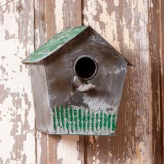 Casas de pájaros de metal galvanizado duraderas y resistentes a la intemperie con un encantador diseño rústico de granja para jardines al aire libre - Product Image 5
