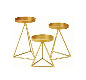 Candelero moderno decorativo para el hogar de Metal de hierro chapado en oro Portavelas de estilo americano con diseño hecho a mano - Product Image 1