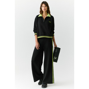 Pantalones deportivos urbanos Urban Beat Britta para mujer, con cintura elástica, pierna ancha y corte relajado - Product Image 4