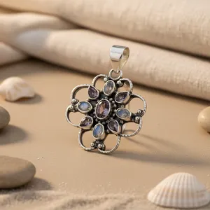 Colgante de Plata 925 Hecho a Mano con Oro Rosa, Amatista y Piedra Lunar, Diseño de Flor - Product Image 1