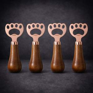 Abridor de Botellas con Mango de Madera en Forma de Pata de Oso con Cabeza de Acero Inoxidable, Agarre Ergonómico, Diseño Divertido, Herramienta de Bar Duradera para Uso en Fiestas en Casa - Product Image 2