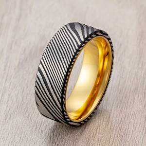 Bague d'anniversaire d'alliance en acier damas confortable pour hommes par le fabricant de couteaux Finition dorée Support OEM personnalisable - Product Image 4