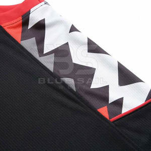 Uniformes de basket-ball sur mesure avec tissu à mailles en polyester de haute qualité pour équipes sportives Uniforme de basket-ball personnalisé - Product Image 5