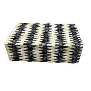 Boîte de rangement pour bijoux en résine noire et blanche fabriquée à la main Organisateur décoratif élégant pour bagues, boucles d'oreilles et souvenirs - Product Image 2