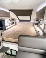 Expedition Flat Bed Box Luxury Mini Fibreglass Cabin Canopy Short Bed Offroad Shell Pop-up Design Travel Truck Camper Pickup