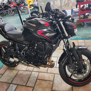 OFERTA ESPECIAL 2024 2023 Kawasaki Z650 Nueva Motocicleta de Calle en Stock con Garantía en Venta - Product Image 3