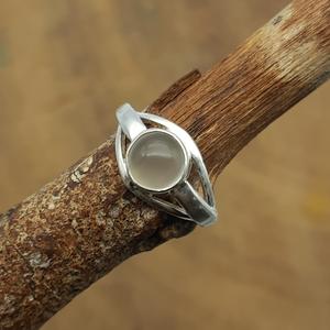 Bague moderne en argent sterling 925 faite à la main en quartz rose naturel, perle de pierre précieuse, bijoux fins, taille personnalisée, quantité en gros pour mariage - Product Image 1