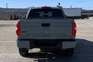 Toyota Tundra T.R.D. Pro V8 2024 Usada en Excelentes Condiciones, Tracción en las Cuatro Ruedas, Diferencial Trasero de Deslizamiento Limitado, Color Lunar Rock, Venta de Auto Usado - Product Image 2