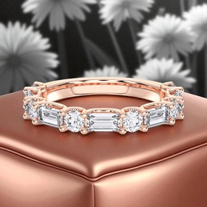 Baguette cultivada en laboratorio de 1,00 quilates y diamante de corte redondo, juego completo de puntas de eternidad, anillo de boda hecho en plata para mujer - Product Image 4