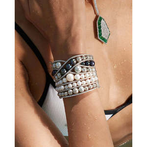 Pulsera de Perlas Cruzadas - Elegante Brazalete de Perlas para Mujer - Product Image 3