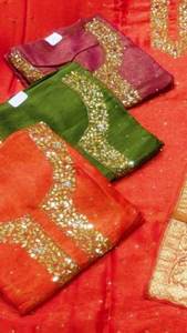 Costumes de fête traditionnels indiens pour femmes en soie brodée à la main non cousue de créateur moderne avec protection solaire taille libre - Product Image 2