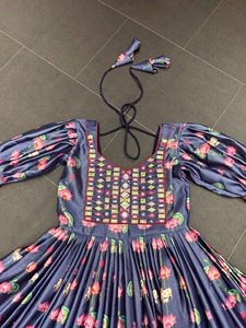 ชุดกาวน์ยาวและชุดเสื้อผ้าสำหรับผู้หญิงชุดกาวน์เย็บครบชุดสีกรมท่าชุดงานแต่งสำหรับผู้หญิง - Product Image 6