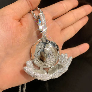 925 plata esterlina Unisex colgante globo en manos diseño brillante corte laboratorio crecido Moissanite VVS claridad diamante piedra principal regalos - Product Image 3