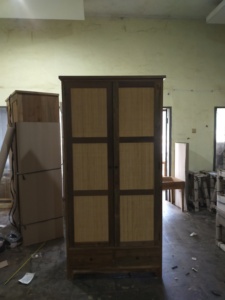 ตู้เสื้อผ้าไม้สักหรูหราพร้อมประตูหวายชุดห้องนอนดีไซน์ทันสมัยสำหรับบ้านห้องนั่งเล่นโรงแรมและวิลล่า - Product Image 2