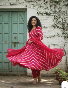 Memperkenalkan Setelan Kurti Georgette Sutra Leheriya Baru Kami untuk Wanita - Pakaian Tradisional untuk Pesta & Kantor Sehari-hari Berbagai Warna - Product Image 3