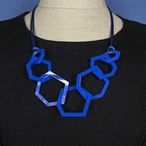 MN EXPORTS Collier ras du cou tendance en résine bleue avec perles naturelles pour femme, design fait main élégant et à la mode, provenance Inde - Product Image 4