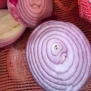 Oignons Rouges Biologiques Frais de Qualité Supérieure, Sacs de 25 kg, Non Pelés, Origine Allemagne, Prêts à l'Expédition à Prix Compétitif - Product Image 2