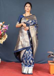 ผ้าไหมคันชิปุรามสวยงามจากดีไซเนอร์อินเดีย พร้อมลายปักดิ้นทองทั่วผืนและขอบดิ้นทอง สำหรับงานแต่งงานและงานเลี้ยงสำหรับผู้หญิง - Product Image 4