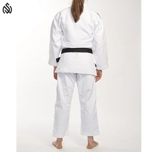 Uniforme de karaté de formation professionnelle Uniforme de karaté de haute qualité Uniforme de karaté en matériau durable - Product Image 5