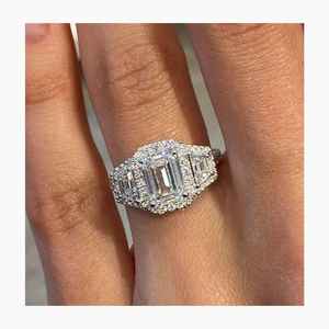 Anillo de Tres Piedras con Corte Esmeralda de Diamante Moissanite, Anillo de Boda Original de Plata 925 para Mujer, Regalo de Joyería para Fiesta de Compromiso - Product Image 1