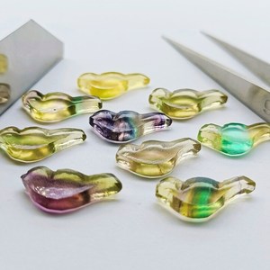 Pierre précieuse en forme d'oiseau en fluorite naturelle 20x8mm sculptée à la main pierre à bijoux en vrac - Product Image 4