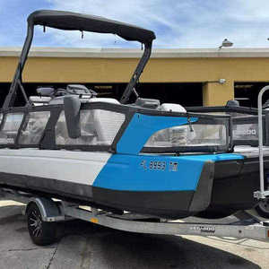 OFERTA ESPECIAL 2023 Moto Acuática Sea-Doo Switch Sport de 2 Tiempos, 226-300 HP, Aplicación Automática, 3 Asientos, 4 Cilindros, Aluminio - Product Image 1