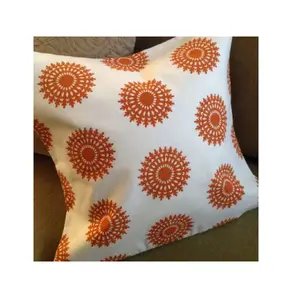 优质100% 纯棉白色橙色花朵印花抱枕套非常适合靠背座垫