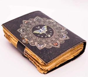 Vintage hecho a mano A5 libro de hechizos Shas diario espiral estilo Agenda organizador Cierre de bloqueo logotipo personalizado cubierta de papel caja de regalo embalaje - Product Image 2