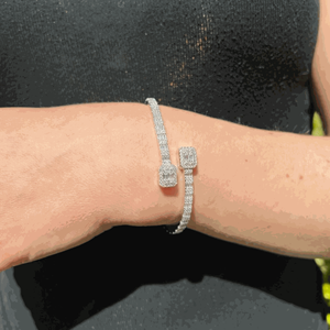 Bracelet en diamant Moissnaite à manchette ouverte pour femme - Product Image 3