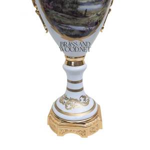 Vase décoratif en porcelaine de style antique et laiton doré avec paysage peint à la main et base ornée - Product Image 3