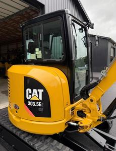 ENVÍO GRATUITO Miniexcavadora CAT 303.5E2, 25 HP, Diésel, Cabina Cerrada con Aire Acondicionado/Calefacción/Radio, Cucharón de 24 Pulgadas, Aprobada por EPA y CE, Pulgar Hidráulico, PLC - Product Image 3