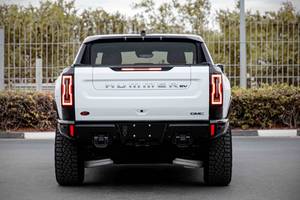 Véhicule d'occasion certifié avec faible kilométrage/km et un état impeccable, blanc, 2022 GMCC - Hurmmerr Véhicule électrique (EV) Pick-up Edition1 AWD - Product Image 6