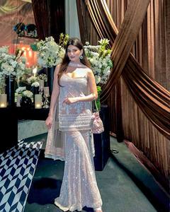 Nouveau Top en filet doux lourd de créateur avec un costume de palazzo de style pakistanais pour adultes comprenant Salwar Kameez - Product Image 3