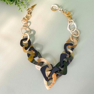 Collier pendentif en corne de buffle sculpté à la main, directement de l'usine - Product Image 1