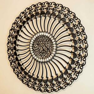 Décoration murale islamique ronde en métal de qualité supérieure avec embellissements en cristal pour la maison, la mosquée, la salle de prière et la décoration du Ramadan et de l'Aïd, provenant d'Inde. - Product Image 2
