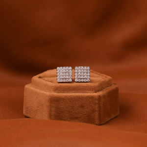 Pendientes de tuerca de diamante cultivado en laboratorio de corte redondo chapado en oro macizo de 18KT de lujo clásico regalo perfecto para su cumpleaños - Product Image 1