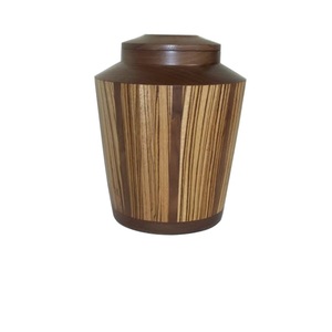 Urnes de crémation en bois Offre Spéciale Urne de crémation adulte pour les cendres du corps humain Urnes de crémation en bois de finition brillante de conception personnalisée - Product Image 1