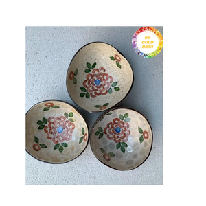 Tazón de cáscara de coco auténtico producto de coco hecho a mano ecológico de Vietnam adecuado para servir ensaladas y decoración - Product Image 1