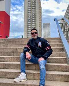 Veste en satin à manches longues pour homme avec logo brodé en chenille personnalisé pour équipe de basket-ball, directement de l'usine - Product Image 6