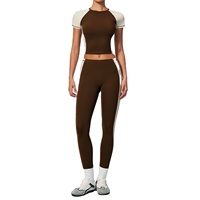 Ensemble de yoga sans couture pour femmes, haut à manches courtes à col rond et leggings taille haute, vêtements de sport ajustés et très élastiques pour le fitness