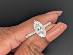 Bague en or blanc/jaune massif 14 carats, diamant de laboratoire taille marquise de 1,75 carat, bague de fiançailles classique, cadeau de la Saint-Valentin pour femme - Product Image 2