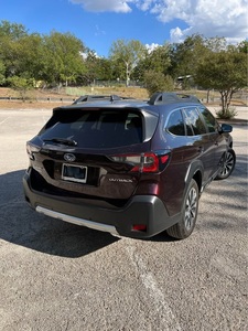 Pre-owned Clean 2024 Subar-u outback Limited Wago-n 4D - Product Image 6