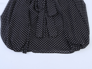 Blusa informal de manga larga con estampado de lunares de color negro e cuello para mujer - Product Image 4