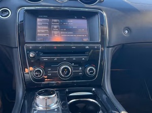 รถยนต์มือสอง พวงมาลัยซ้าย/ขวา ปี 2011 รุ่น JA GU AR XJ L ซีดาน 4 ประตู ขับเคลื่อนล้อหลัง - Product Image 3