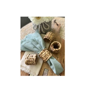 Derniers anneaux de serviette en rotin de forme ronde de qualité supérieure pour les fêtes de mariage et les décorations de table de restaurant - Product Image 4