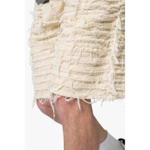 กางเกงยีนส์ขาสั้นสีกากี ALLOVER FRAYED DENIM - Product Image 3