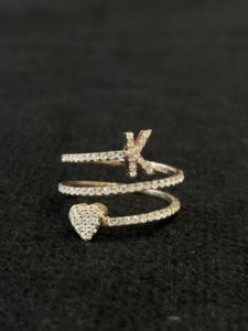 Anillo de Corazón Personalizable con Inicial en Plata de Ley 925 Chapada en Oro Rosa con Diamante Moissanita |   Joyería Ajustable de Estilo Abierto - Product Image 1