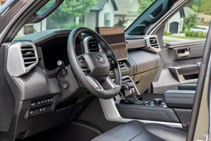 LUXURY RIDE 2023 Sequoia Platinum 4x4 Twin-Turbo V6, Altamente Equipada - Product Image 3