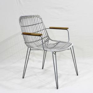 Comhome-Luxury Plastic <b>Rattan</b> <b>Daybed</b> with Soft Cushions and Adjustable Features for Premium Comfort - Product Image 1